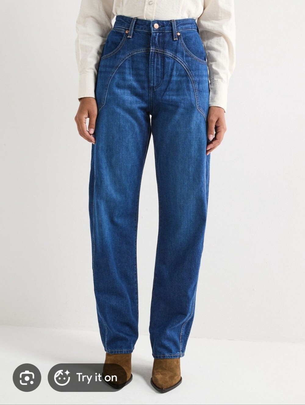 Wrangler Women's Front Seam Barrel Jeans in Medium Blue